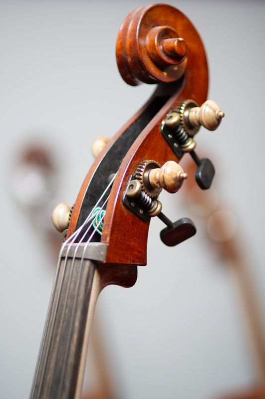 Rumensk kontrabass (3/4) med fiolinhjørner